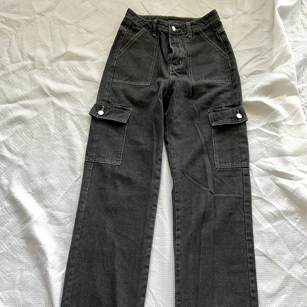 Shein Greyish XS Women light weight jeans. style is in